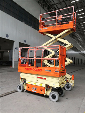 高空平台工作.jpg高空作业车|登高车：如何维护高空作业车的发动机？